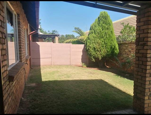 2 BEDROOM PROPERTY TO RENT IN ROOIHUISKRAAL NORTH